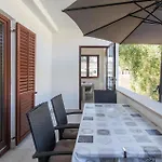 Апартаменты Cozy In With Wifi