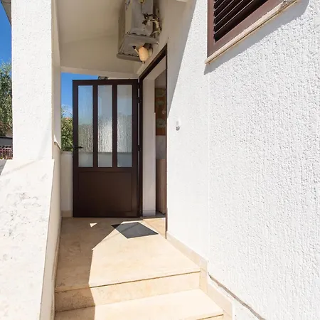 Апартаменты Lovely In With Wifi *