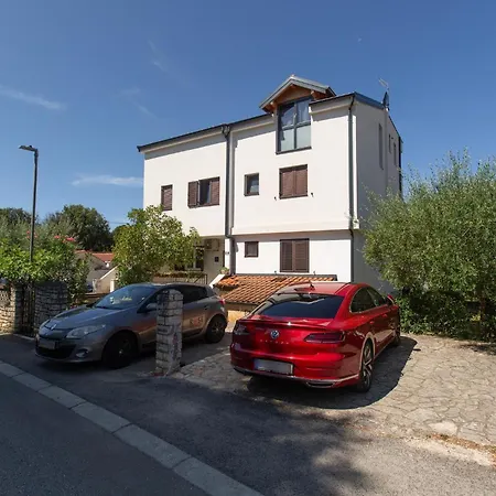 Lovely In With Wifi Апартаменты Пореч