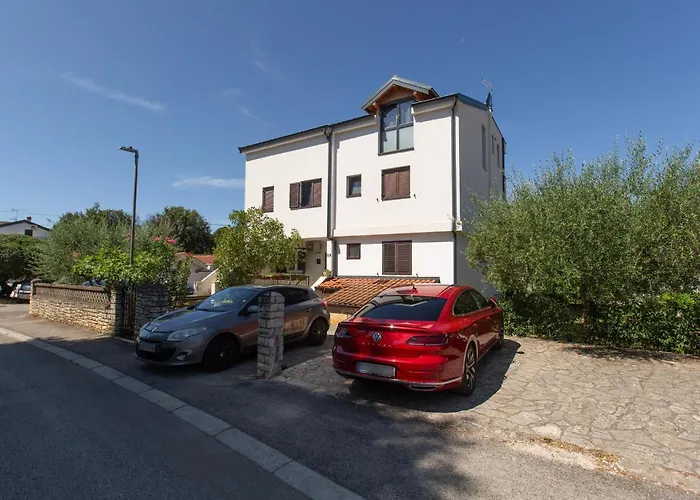 Lovely In With Wifi Apartamento Poreč